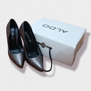 Aldo Silver Leather Pumps. NWOT. In original box. Size 7